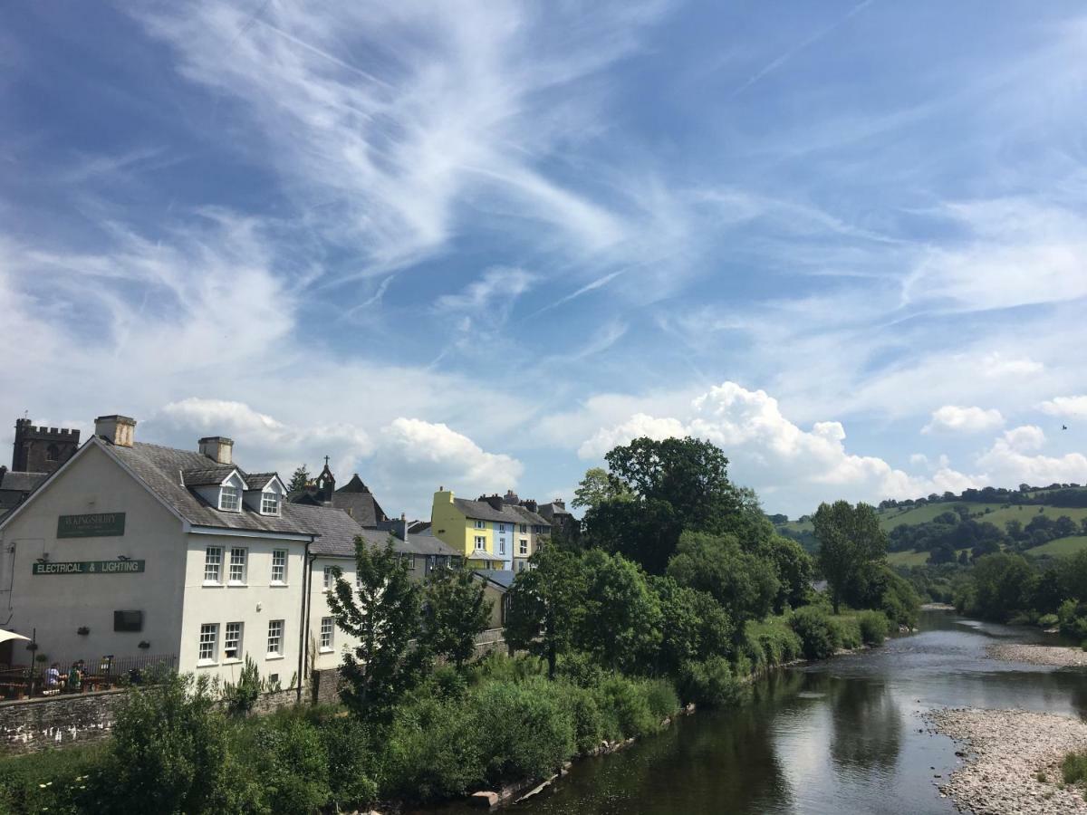 Riverside Brecon Luaran gambar